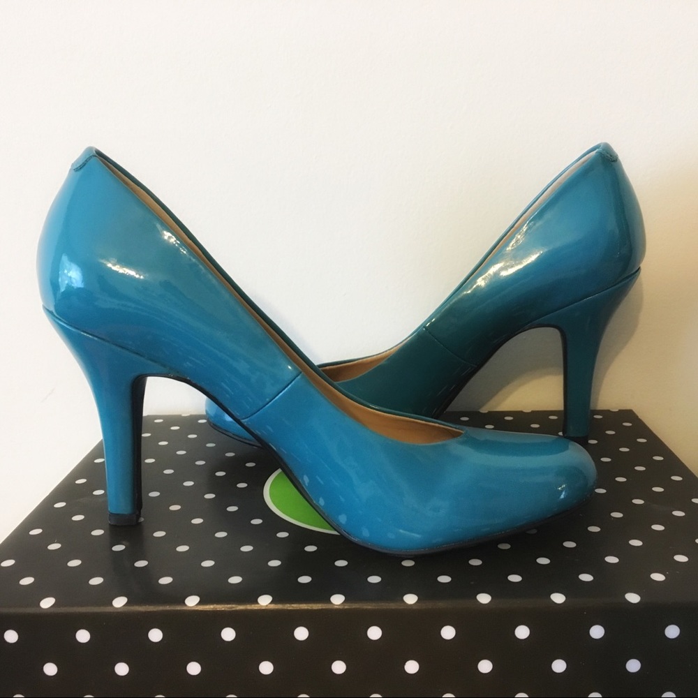 NWOT Katie & Kelly Teal Pumps